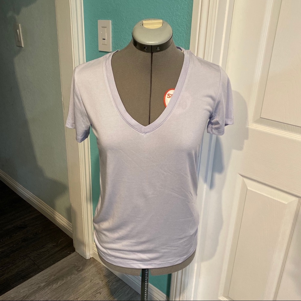 Levi’s Essential V Neck